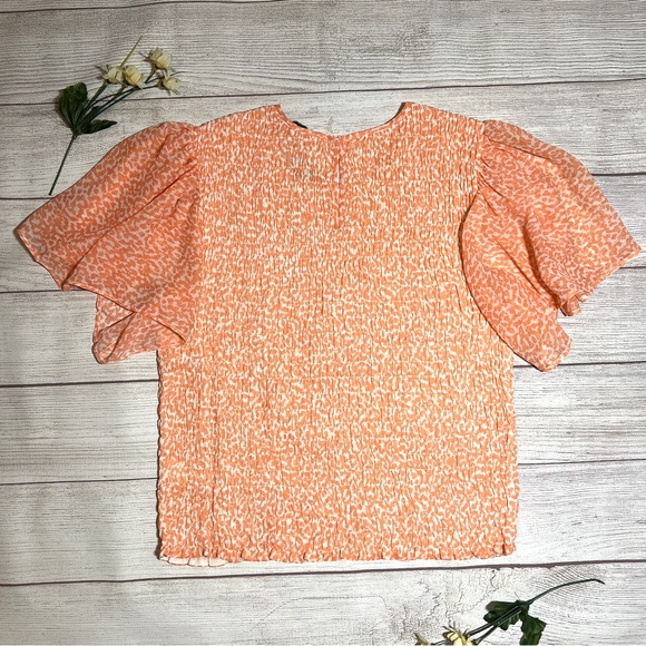 EXPRESS Printed Smocked Bodice Flutter Sleeve Top - Picture 11 of 16